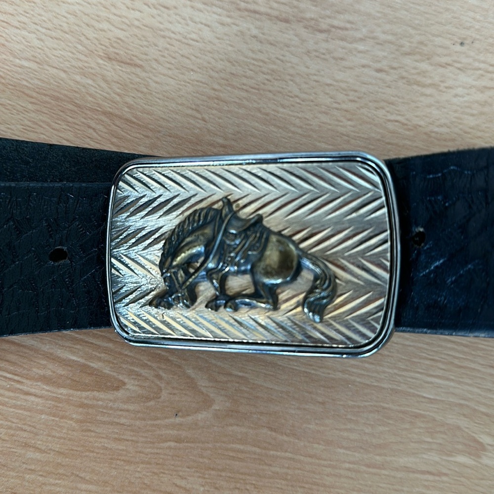 Western belt buckle & black leather belt